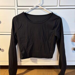 Lululemon cropped Black Long Sleeve Top